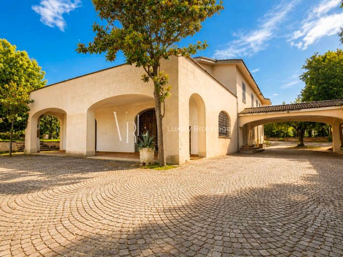 Casa con 6 locali in vendita in Frascati