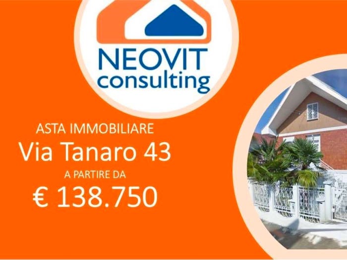Casa con 6 locali in vendita in Via Tanaro, Piossasco