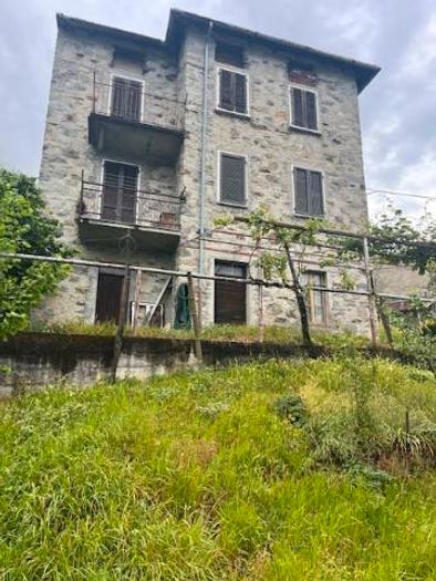 Appartamento trilocale in vendita in Via Menatti, Castionetto, Chiuro