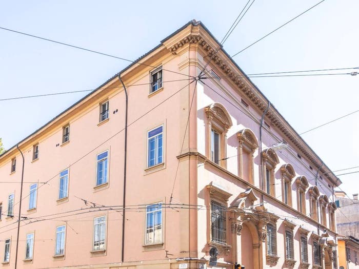 Appartamento trilocale in vendita in Via Barberia, Centro Storico, Bologna