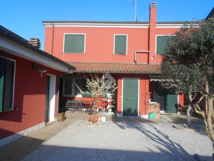 Casa con 6 locali in vendita in Via Calatafimi, Porto Garibaldi, Comacchio