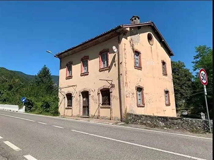 Appartamento con 8 locali in vendita in Località Ponte Organasco, Cerignale