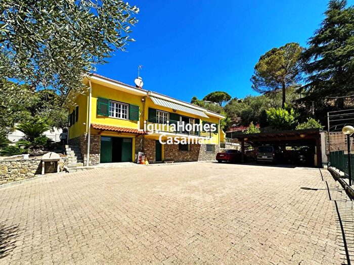 Casa con 6 locali in vendita in Due Strade, Bordighera
