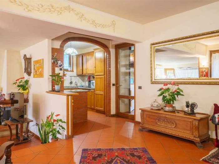 Casa con 6 locali in vendita in Viale Adua, MontecatiniTerme