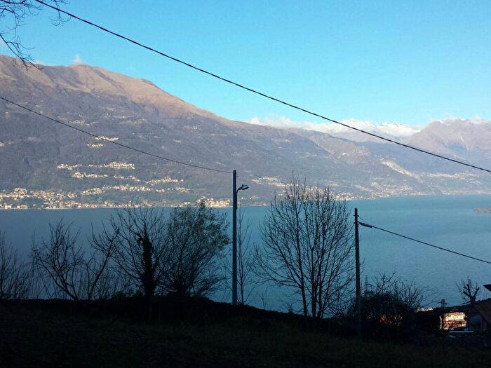 Appartamento trilocale in vendita in Strada di Biosio, Bellano