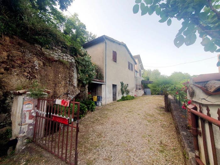 Casa con 6 locali in vendita in Grotte di Castro