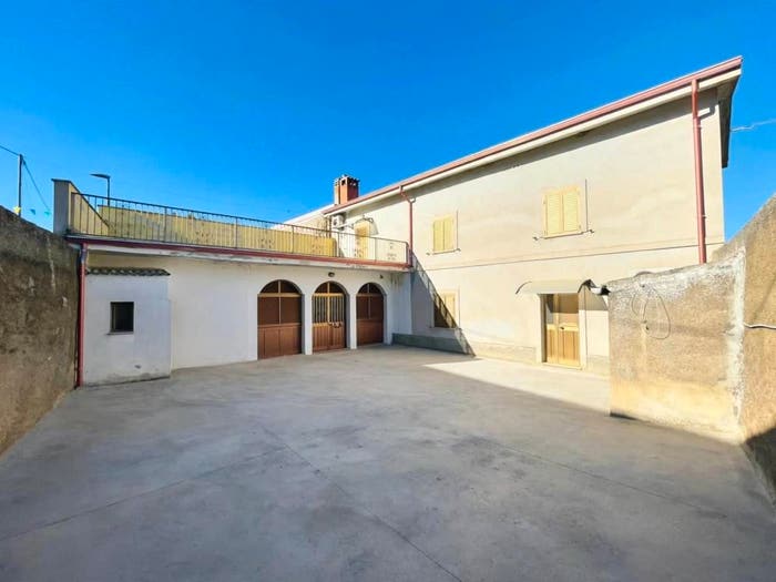 Casa con 6 locali in vendita in Via Giuseppe Garibaldi, Villanovafranca