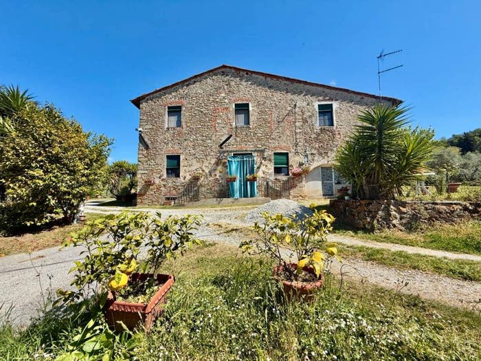 Casa con 6 locali in vendita in Via di Sant'Alessio, Sant'Alessio Carignano, Lucca