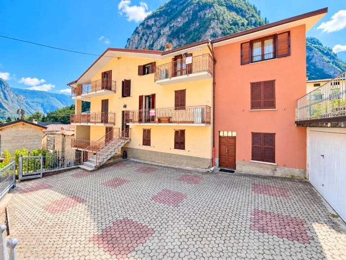 Appartamento trilocale in vendita in Via Cavarini, San Martino, Val Masino