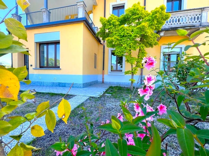 Appartamento trilocale in vendita in Viale Don Piero Folli, Centro, Luino