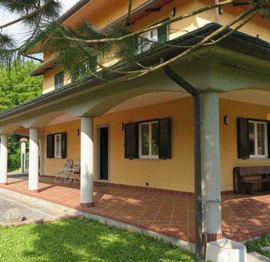Casa con 6 locali in vendita in Via Bardine, Aulla