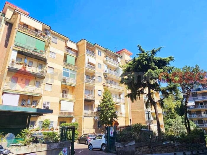 Appartamento con 5 locali in vendita in Via San Domenico, Vomero, Napoli