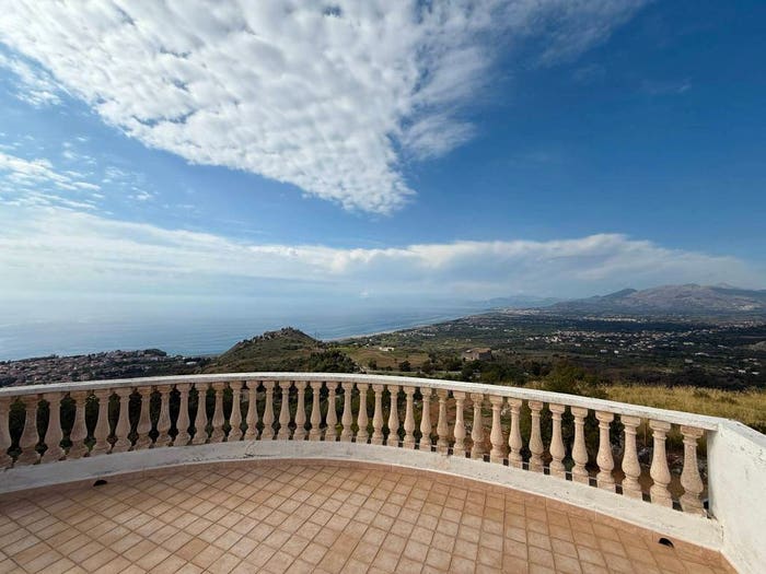 Casa con 6 locali in vendita in Diamante