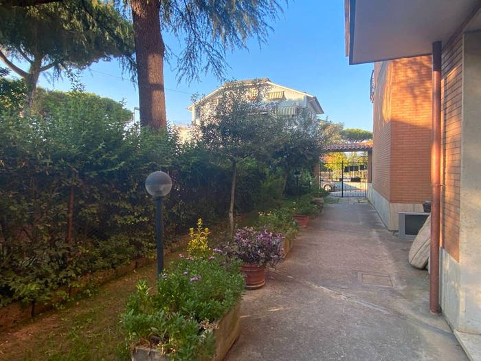 Appartamento trilocale in vendita in Via Ciro Menotti, Santa Maria delle Mole, Marino