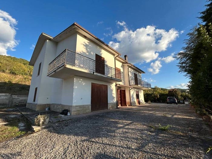 Casa con 6 locali in vendita in Sant'Angelo dei Lombardi
