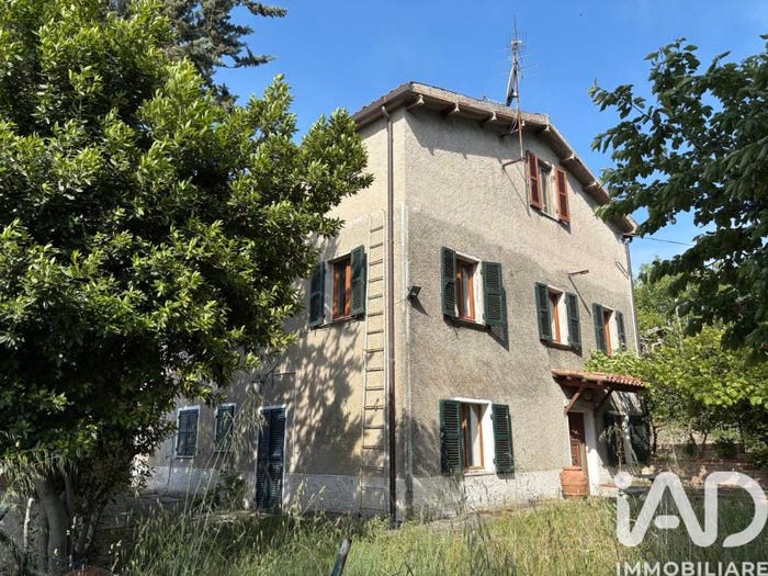 Casa con 6 locali in vendita in Frazione Montevecchio, Pergola