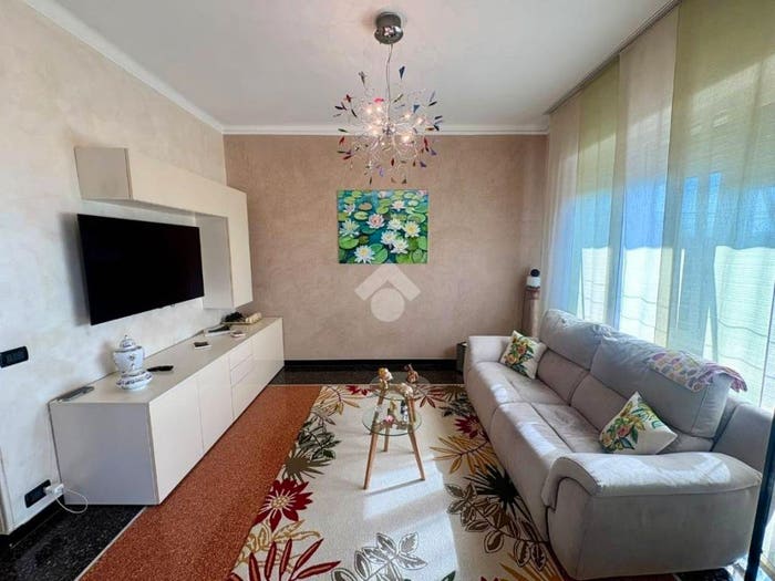 Appartamento quadrilocale in vendita in Via tonale, Sestri Ponente, Genova
