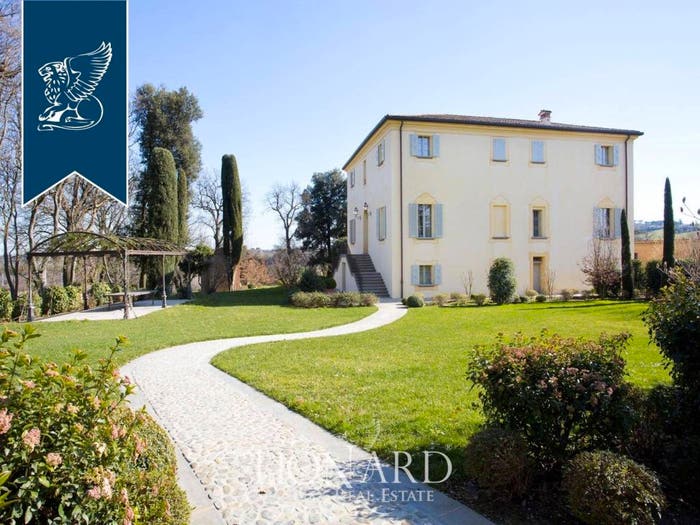 Casa con 6 locali in vendita in Dozza