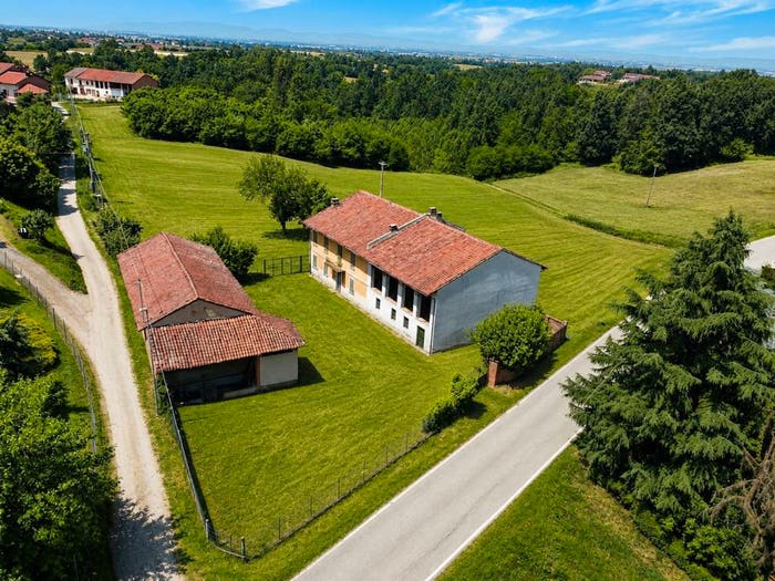 Casa con 6 locali in vendita in Borgata Gianoli, Montà