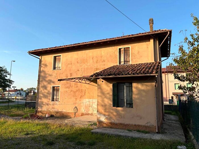 Casa con 6 locali in vendita in Via Cavour, Centro, Mortegliano