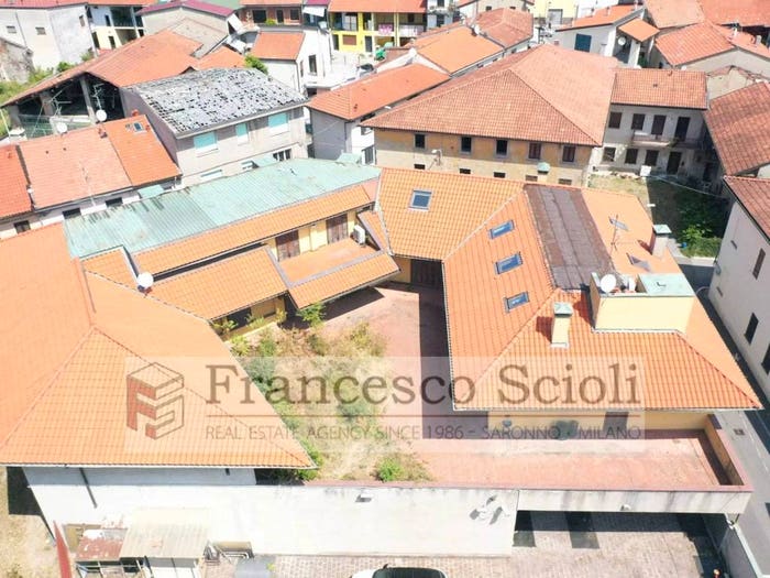 Casa in vendita in Via Alessandro Volta, Rovello Porro
