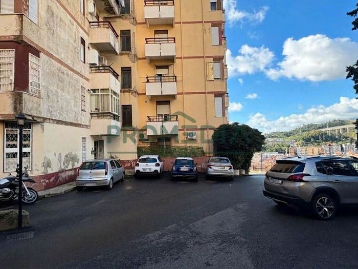 Appartamento quadrilocale in vendita in Salita Ogliastri, Giostra, Messina