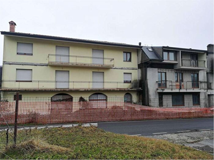 Casa con 6 locali in vendita in via Valle, Centro, Nimis