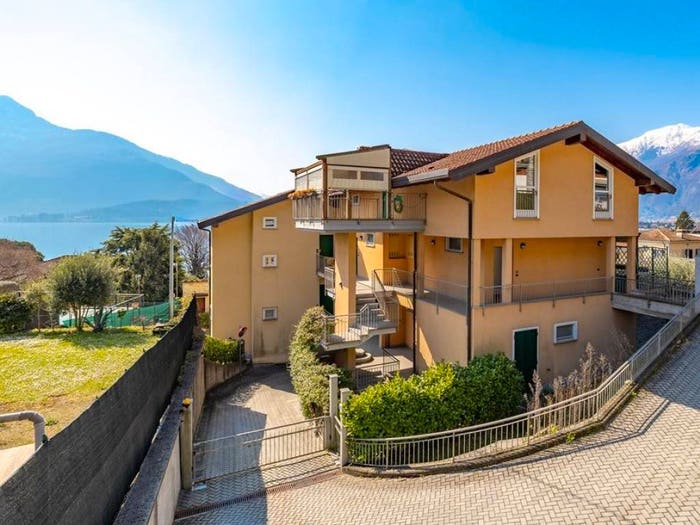 Appartamento con 6 locali in vendita in Via Oliva, Centro, Domaso