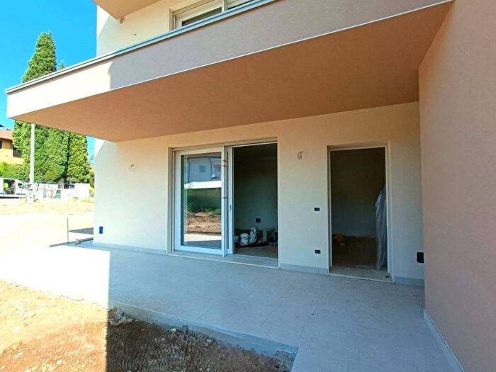 Appartamento trilocale in vendita in Via Luigi Gonzaga, Peschiera Del Garda