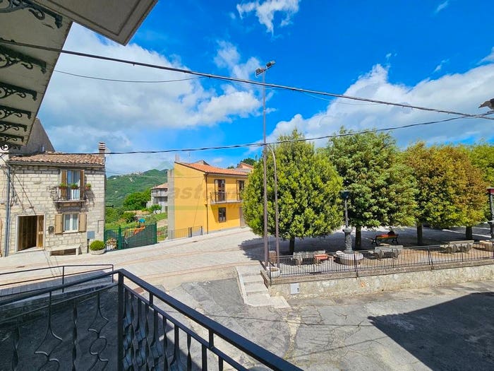 Casa con 6 locali in vendita in Piazza Largo del Popolo, San Giovanni Lipioni