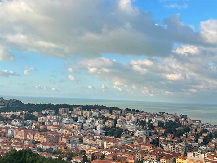 Casa trilocale in vendita in Borgo Rodi, Ancona