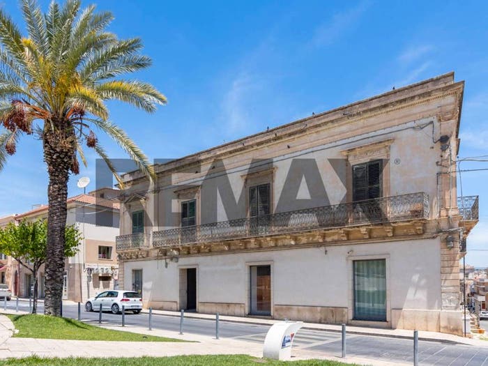Casa con 6 locali in vendita in VIA CAIROLI, Centro, Ispica