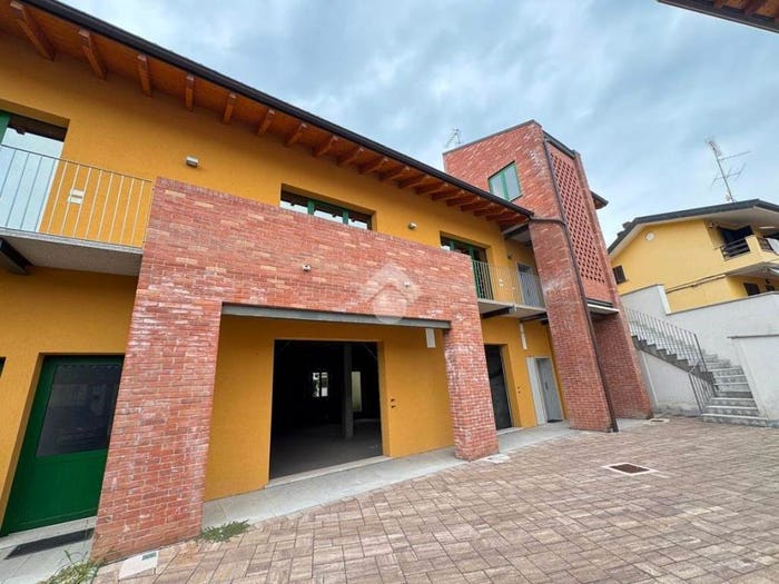 Appartamento bilocale in vendita in Via Santa Maria, Centro, Suno
