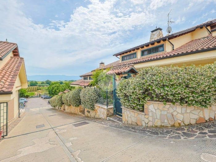 Casa con 6 locali in vendita in Via Massa di San Giuliano, Castelverde, Roma