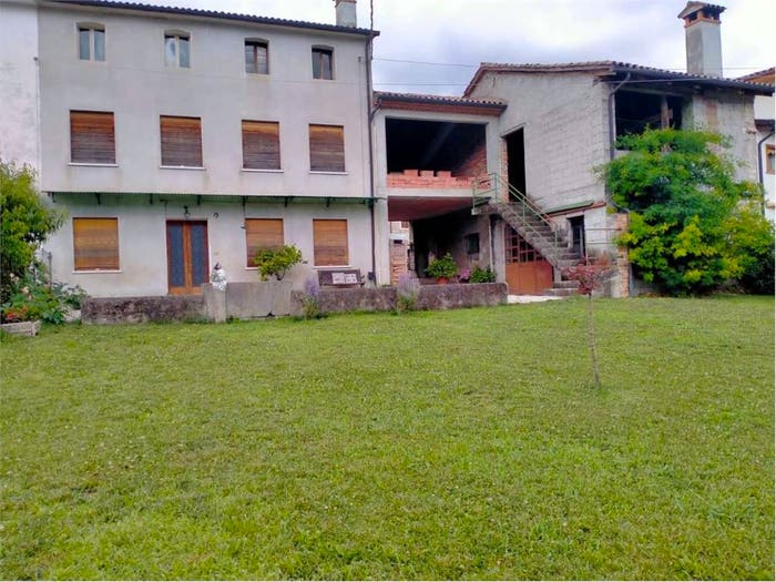 Casa con 6 locali in vendita in Centro, Miane