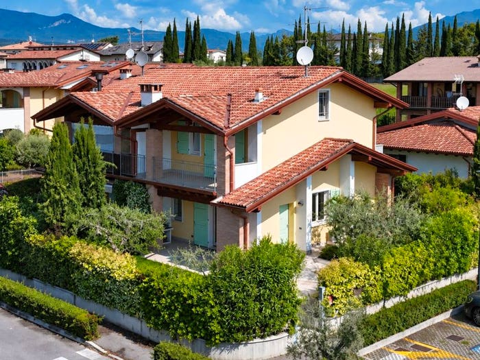 Casa quadrilocale in vendita in Via Monte Rosa, Solarolo, Manerba del Garda