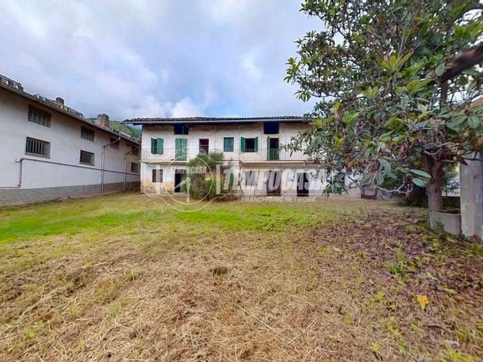 Casa con 6 locali in vendita in Via Risorgimento, Vallo Torinese