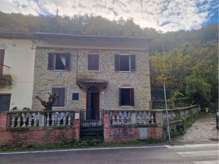 Casa con 6 locali in vendita in Ponte Caliano, Subbiano