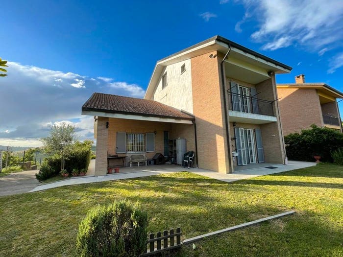 Casa con 6 locali in vendita in Via Egidio Cocito, Castelnuovo Calcea
