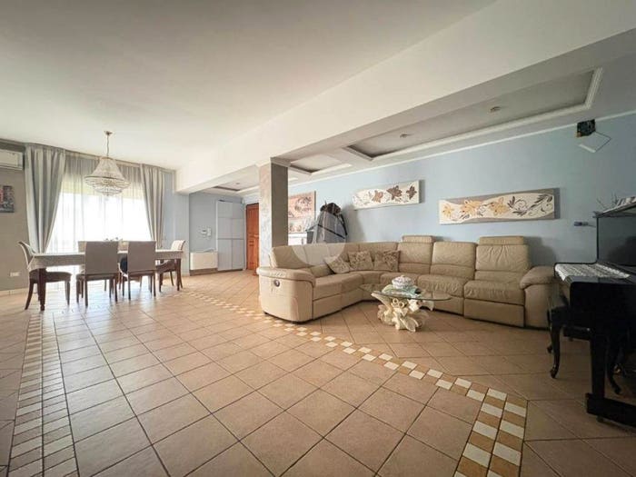 Appartamento con 5 locali in vendita in Via Villaggio, Stazione Montalto Coretto, Montalto Uffugo