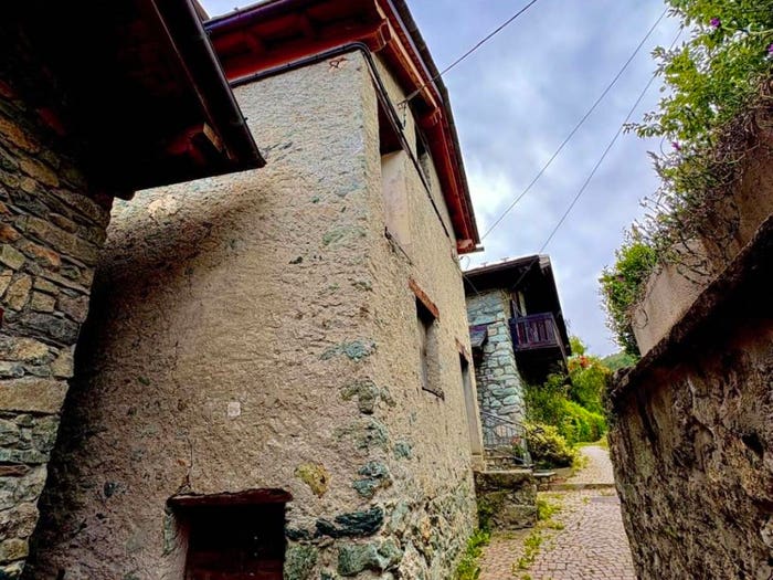 Casa bilocale in vendita in Frazione Nabian, Villa Nabian, ChallandSaintVictor