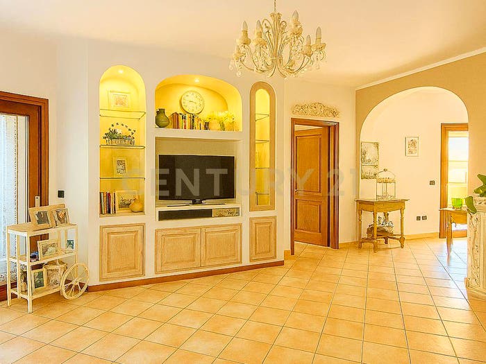 Appartamento con 5 locali in vendita in Via Zandonai, San Nicola, Olbia
