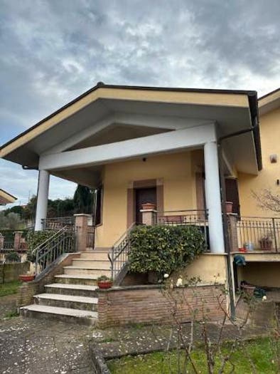 Casa con 6 locali in vendita in Via dei Fiori, Centro, Alatri