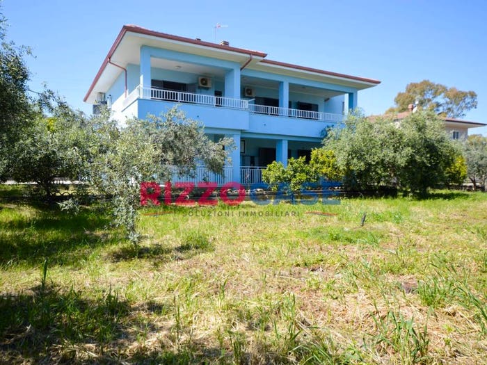 Casa con 6 locali in vendita in Via Don Luigi Sturzo, San Giacomo Marinella, Calopezzati