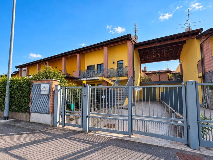 Appartamento quadrilocale in vendita in Via Roma, Centro Storico, Pavia