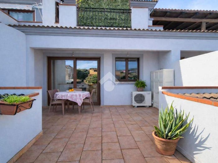 Appartamento trilocale in vendita in Via Degosciu GM, Arzachena Paese, Arzachena