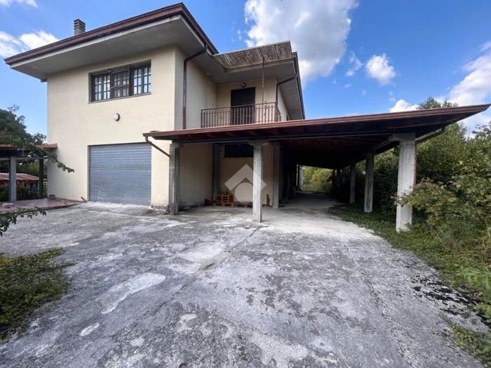 Casa con 6 locali in vendita in Via della Cartiera, Atina