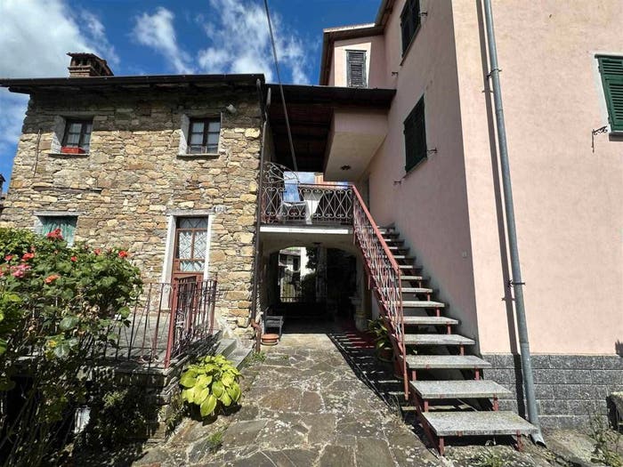 Casa con 6 locali in vendita in via del centro, Centro, Albera Ligure