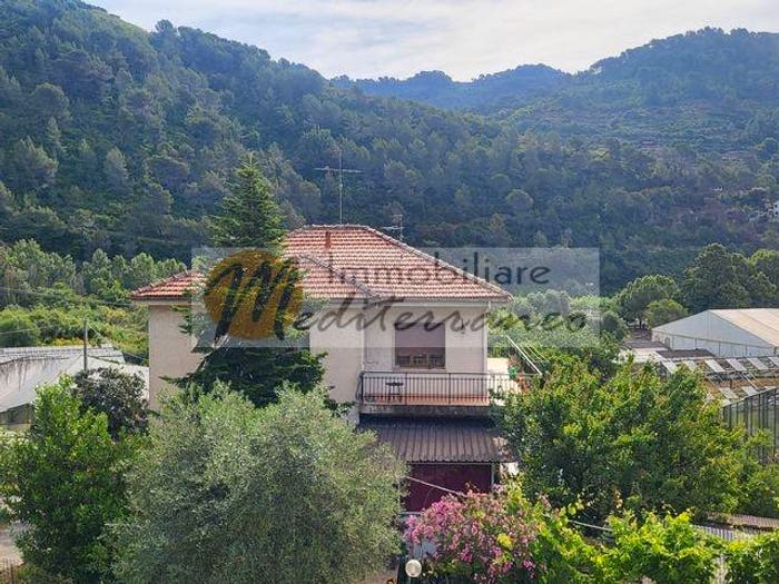 Appartamento trilocale in vendita in Via Provinciale, Dolceacqua