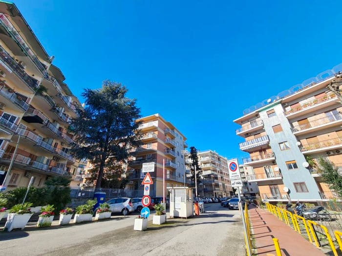 Appartamento trilocale in vendita in Via Eduardo Nicolardi, Colli Aminei Capodimonte, Napoli